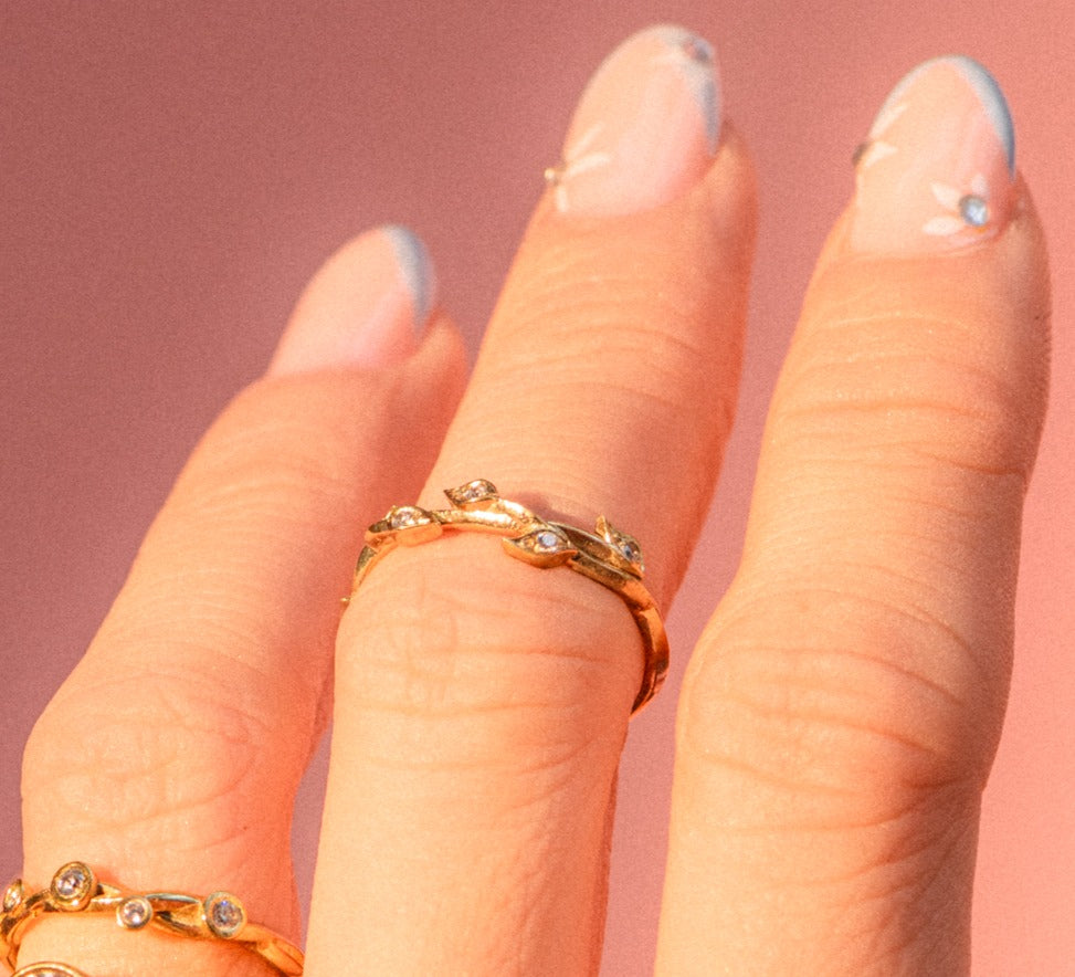 Immortelle Leaf Wedding Band