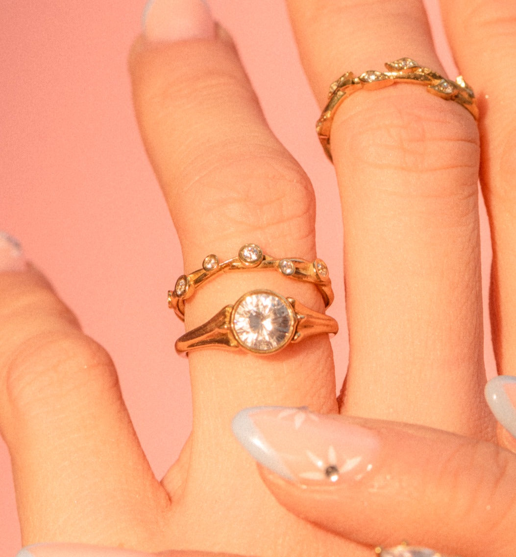 Anadara Solitaire Engagement Ring