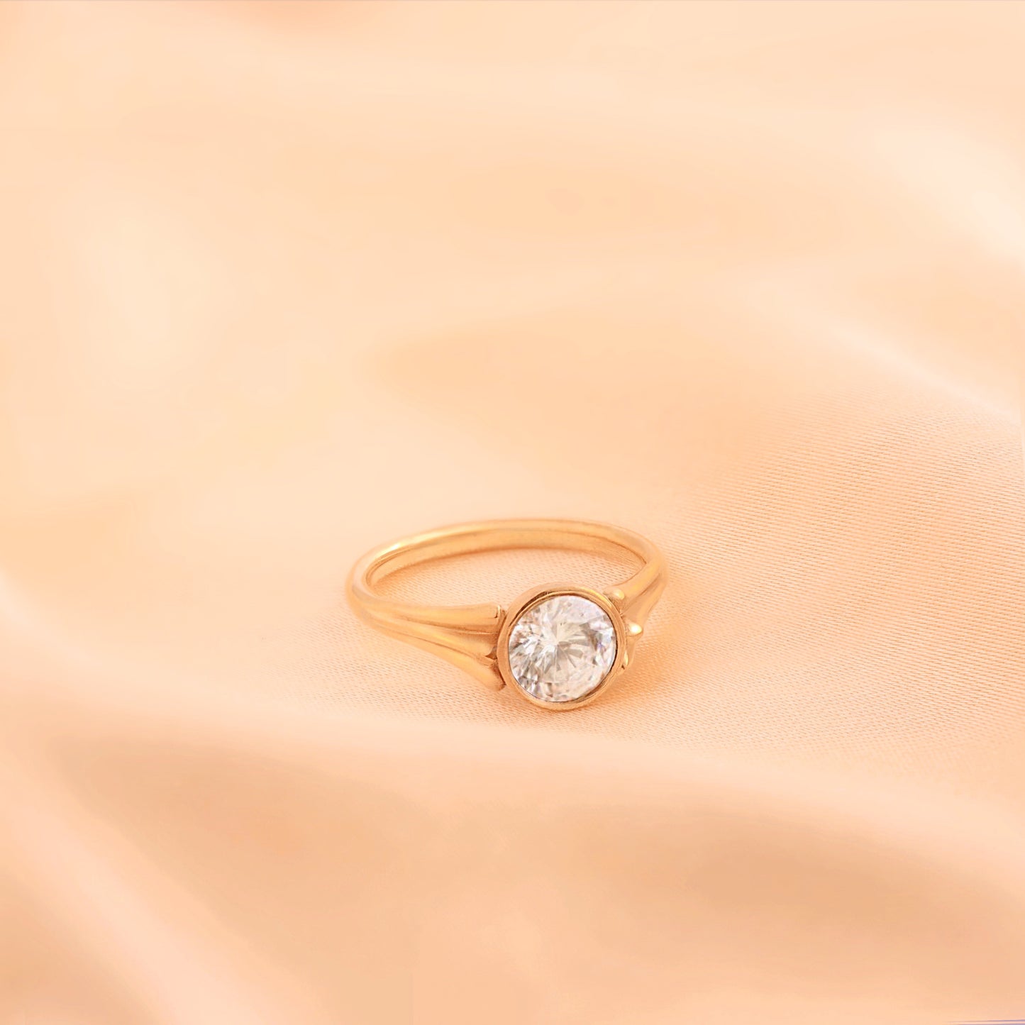 Anadara Solitaire Engagement Ring